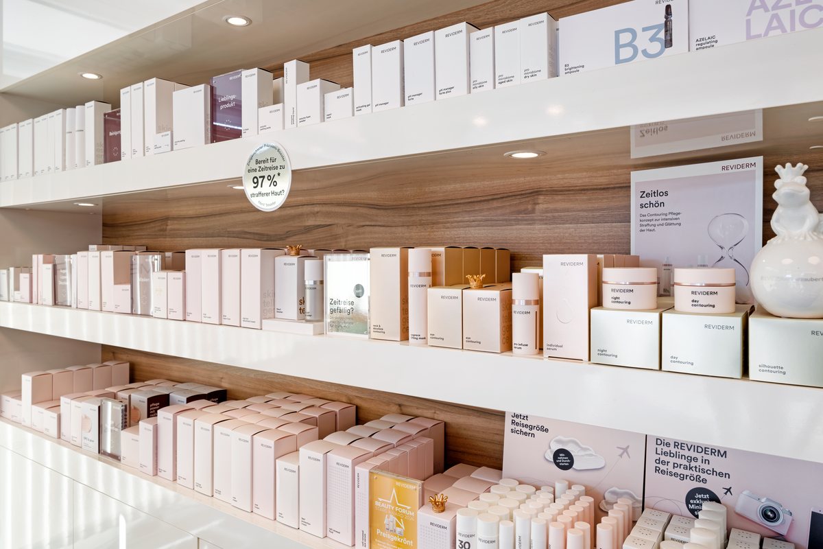 Das Institut Kosmetik Wagram in St. Pölten: Reviderm-Regal