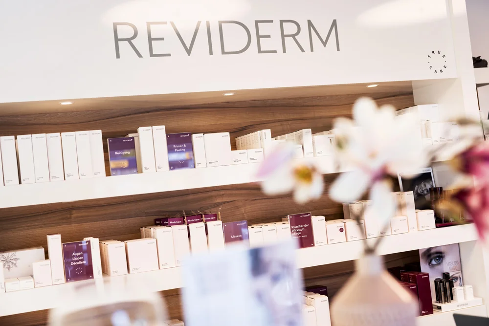 Reviderm-Pflege im Institut